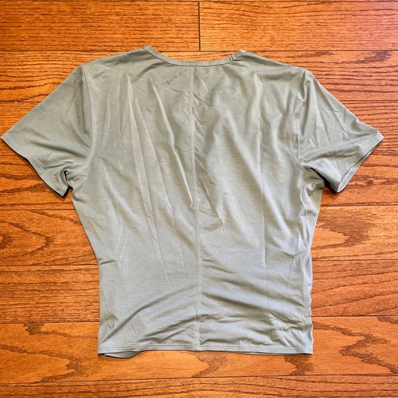 Lululemon round trip tee in blue cast size 6 faux wrap short sleeve - Picture 5 of 8